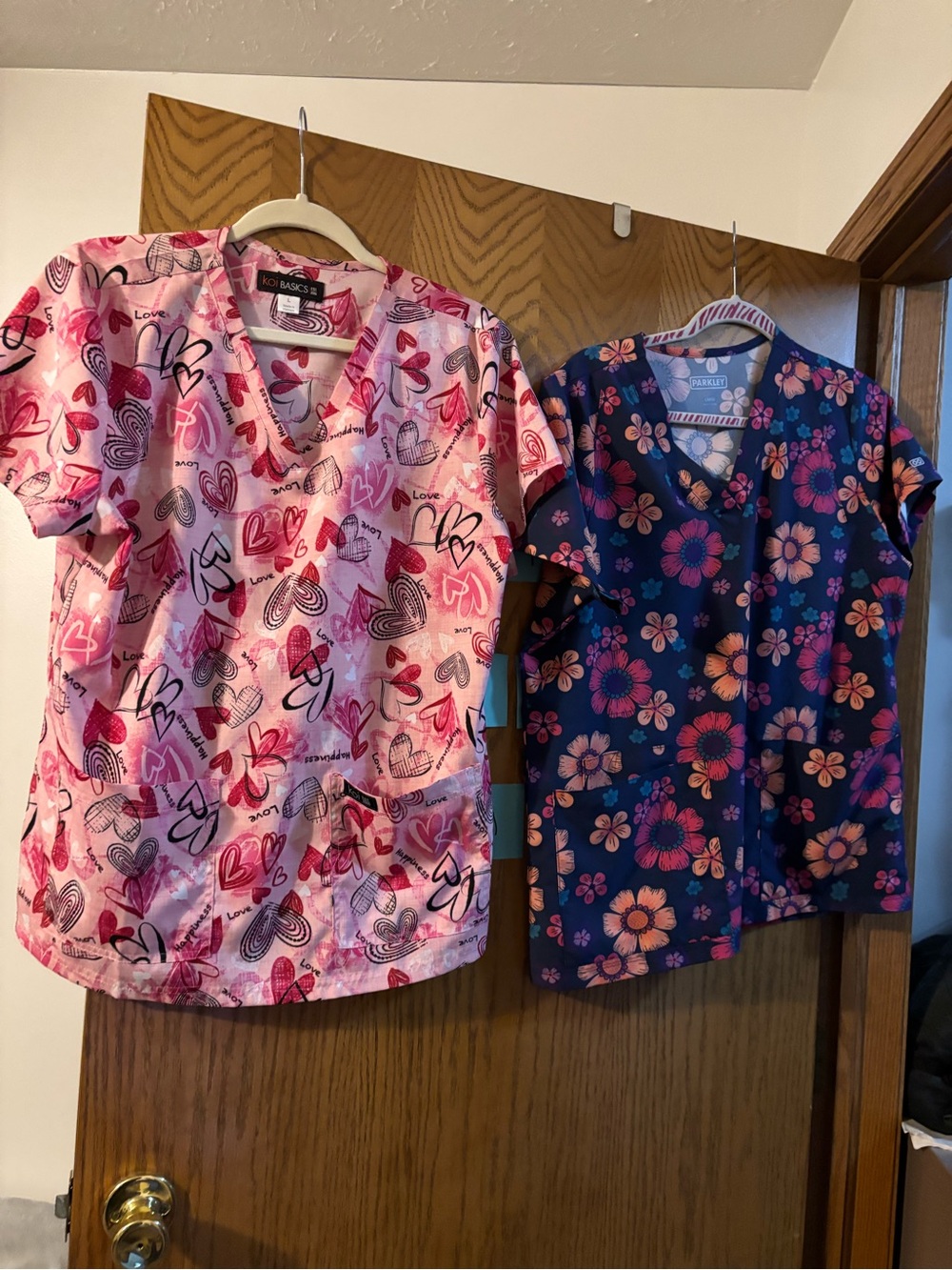 koi Pink Heart Print & parkey Navy Floral Scrub Tops large brand new condition